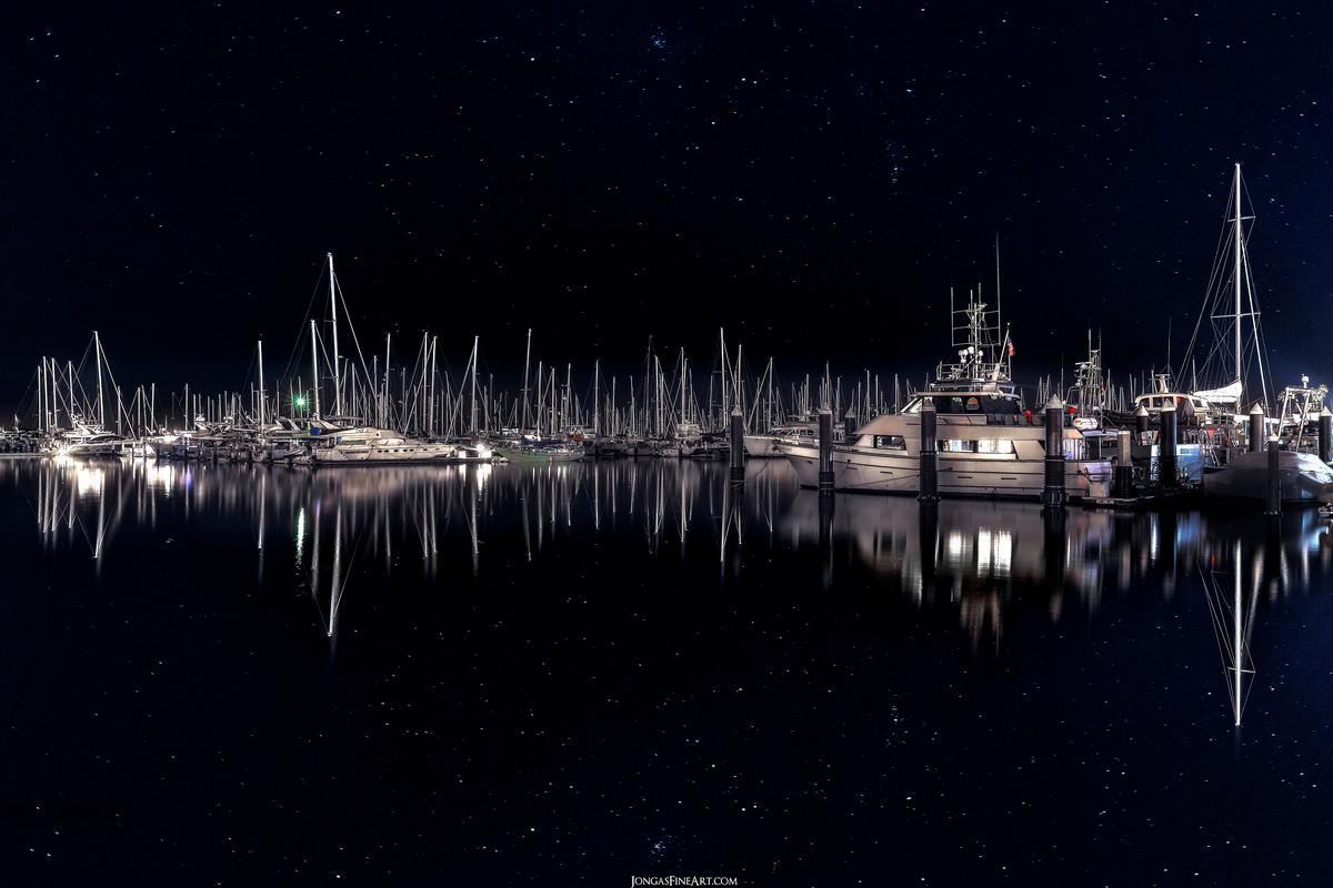 night photography boats and stars in the ocean